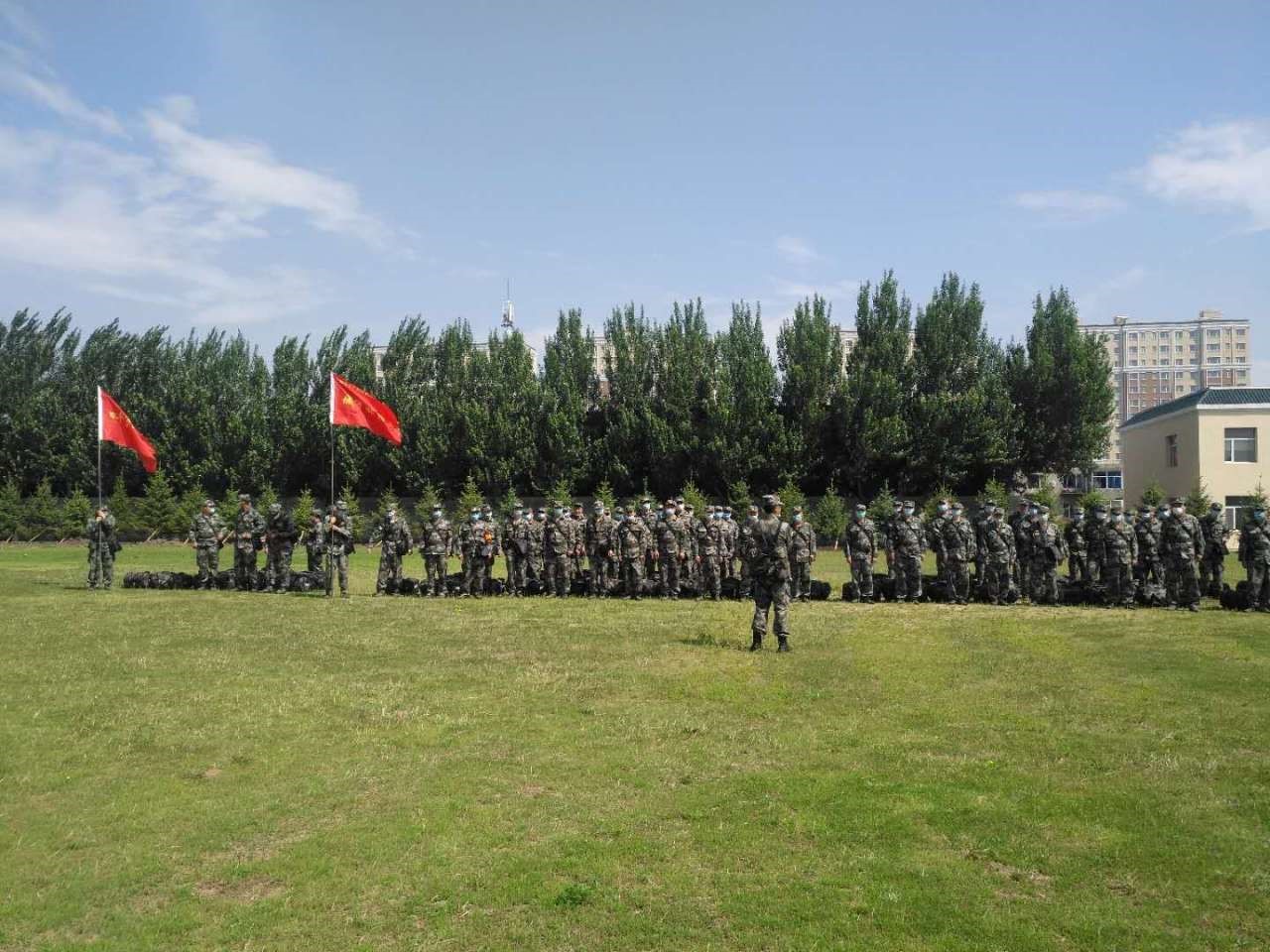 展民兵風(fēng)采 樹(shù)華生形象